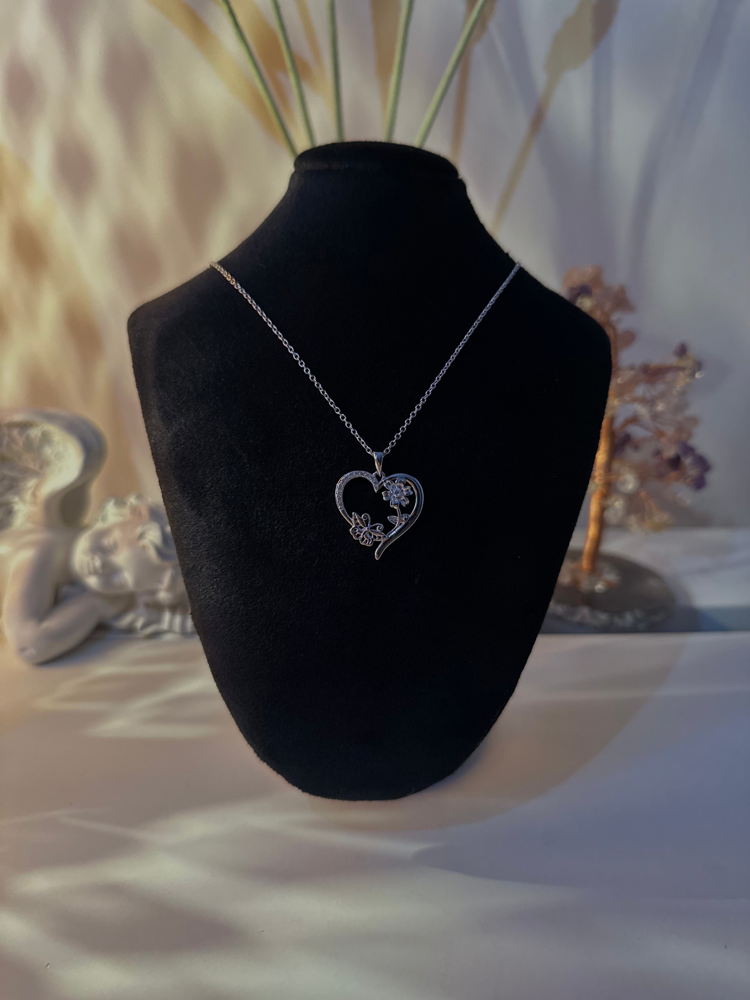 Florally silver necklace
